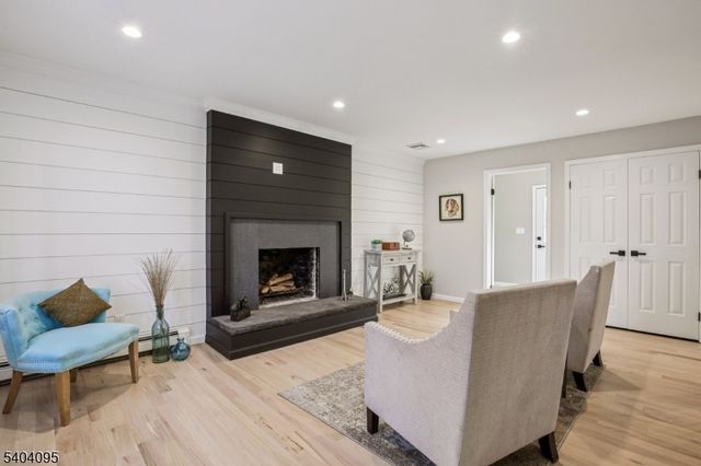 24 Arapaho Trl, Sparta Twp., NJ 07871