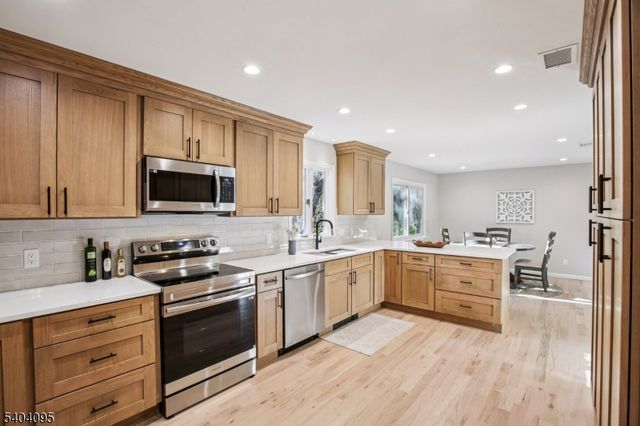 24 Arapaho Trl, Sparta Twp., NJ 07871