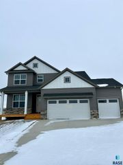 1907 N Valley View Rd Road, Sioux Falls, SD 57107