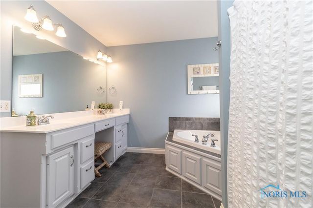 5821 Sweetgum Drive, Monclova, OH 43542