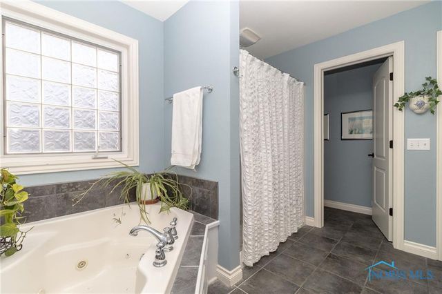 5821 Sweetgum Drive, Monclova, OH 43542