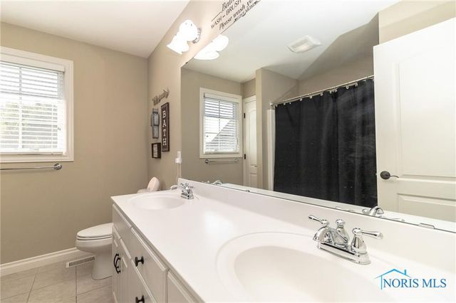 5821 Sweetgum Drive, Monclova, OH 43542