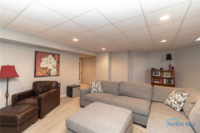 5821 Sweetgum Drive, Monclova, OH 43542