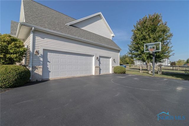 5821 Sweetgum Drive, Monclova, OH 43542