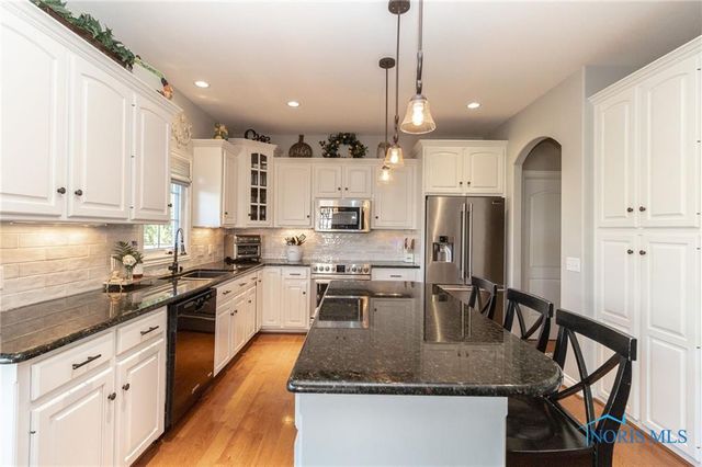 5821 Sweetgum Drive, Monclova, OH 43542