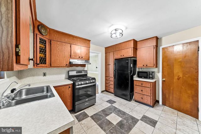 253 N GUERNSEY RD, West Grove, PA 19390