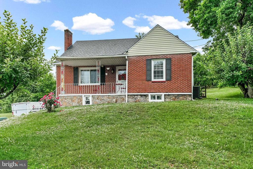 253 N GUERNSEY RD, West Grove, PA 19390