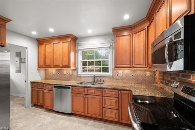 617 Mango DR, Virginia Beach, VA 23452