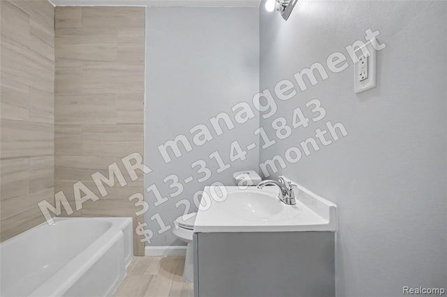 7215 Wood, Center Line, MI 48015