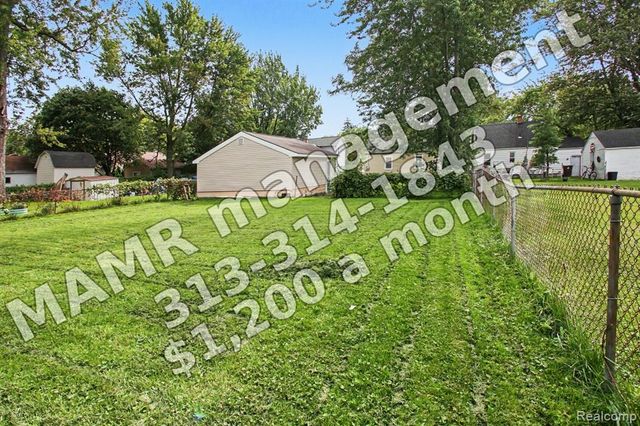 7215 Wood, Center Line, MI 48015