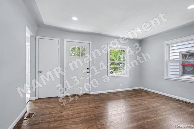 7215 Wood, Center Line, MI 48015