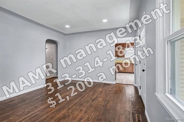 7215 Wood, Center Line, MI 48015