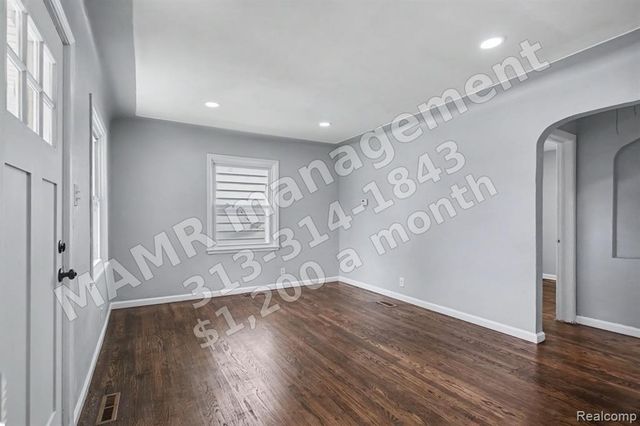 7215 Wood, Center Line, MI 48015
