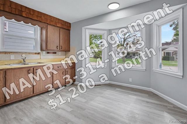 7215 Wood, Center Line, MI 48015