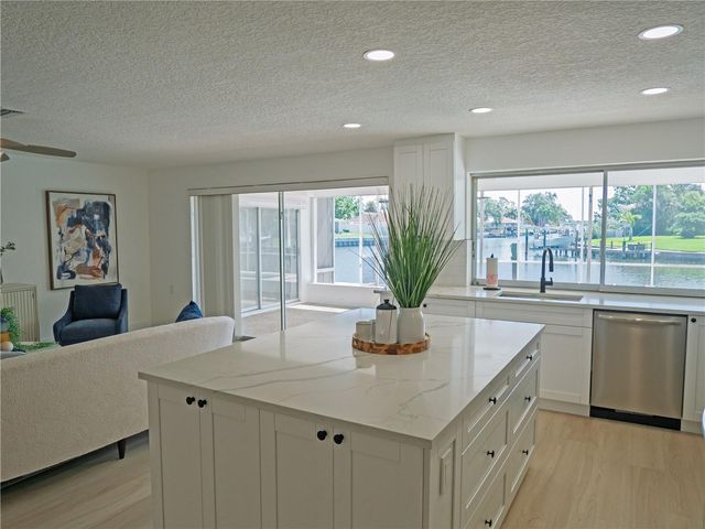 1880 TANGLEWOOD DRIVE NE, St Petersburg, FL 33702