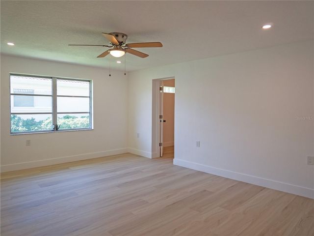 1880 TANGLEWOOD DRIVE NE, St Petersburg, FL 33702