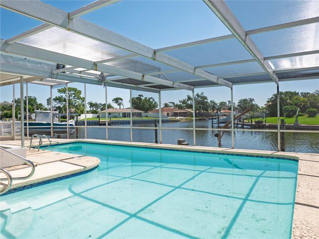 1880 TANGLEWOOD DRIVE NE, St Petersburg, FL 33702