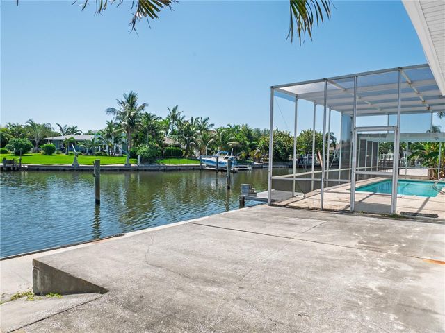 1880 TANGLEWOOD DRIVE NE, St Petersburg, FL 33702