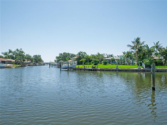 1880 TANGLEWOOD DRIVE NE, St Petersburg, FL 33702