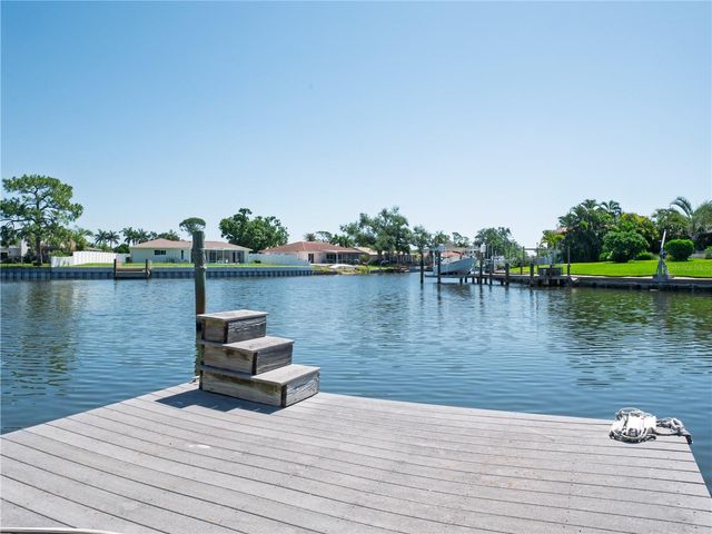1880 TANGLEWOOD DRIVE NE, St Petersburg, FL 33702