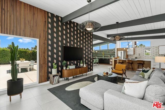 450 E Laurel Circle, Palm Springs, CA 92262