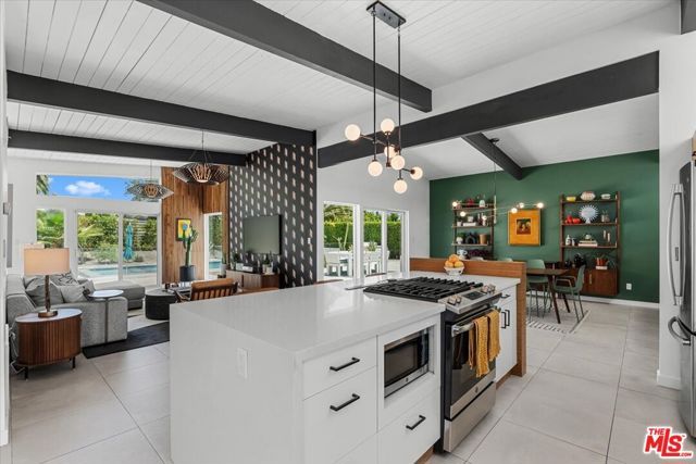 450 E Laurel Circle, Palm Springs, CA 92262