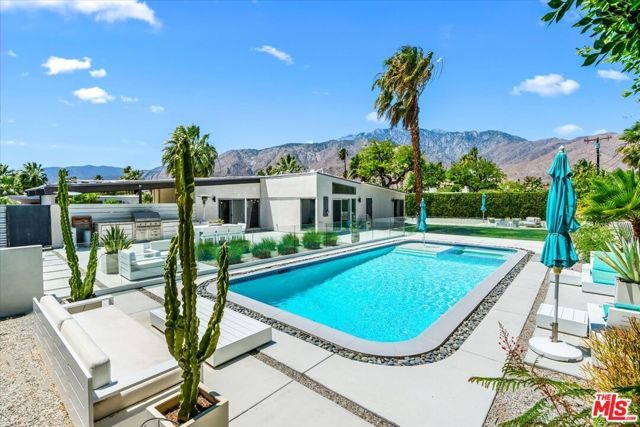 450 E Laurel Circle, Palm Springs, CA 92262