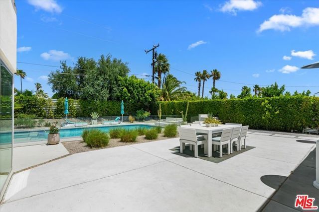 450 E Laurel Circle, Palm Springs, CA 92262