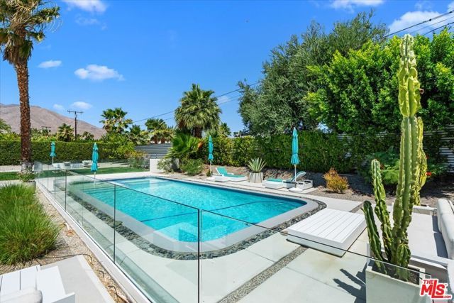 450 E Laurel Circle, Palm Springs, CA 92262