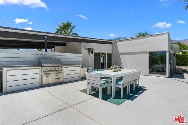 450 E Laurel Circle, Palm Springs, CA 92262