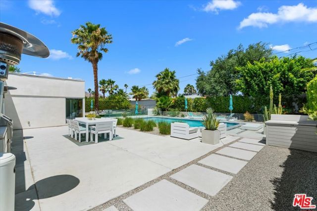 450 E Laurel Circle, Palm Springs, CA 92262