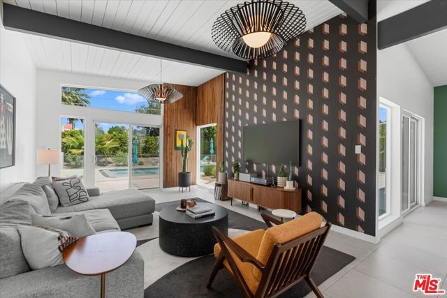 450 E Laurel Circle, Palm Springs, CA 92262