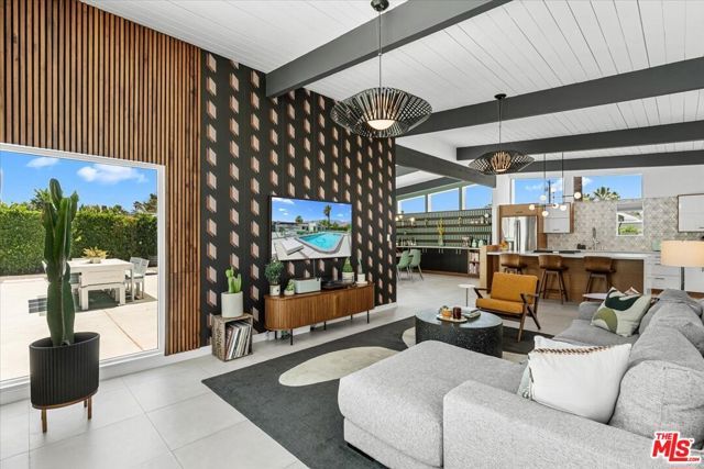 450 E Laurel Circle, Palm Springs, CA 92262