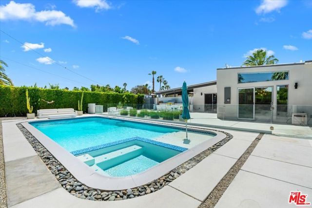 450 E Laurel Circle, Palm Springs, CA 92262