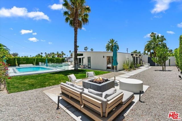 450 E Laurel Circle, Palm Springs, CA 92262