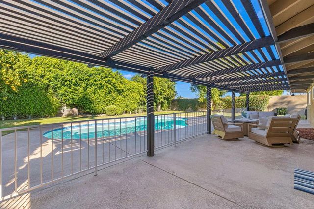 74370 Primrose Drive, Palm Desert, CA 92260