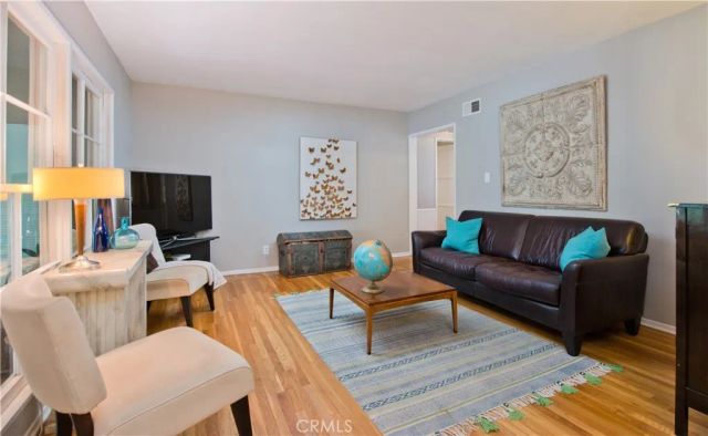 8136 Garden Grove, Reseda, CA 91335
