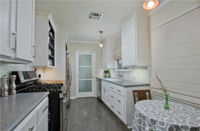 8136 Garden Grove, Reseda, CA 91335