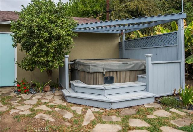 8136 Garden Grove, Reseda, CA 91335