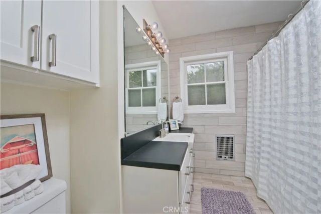 8136 Garden Grove, Reseda, CA 91335