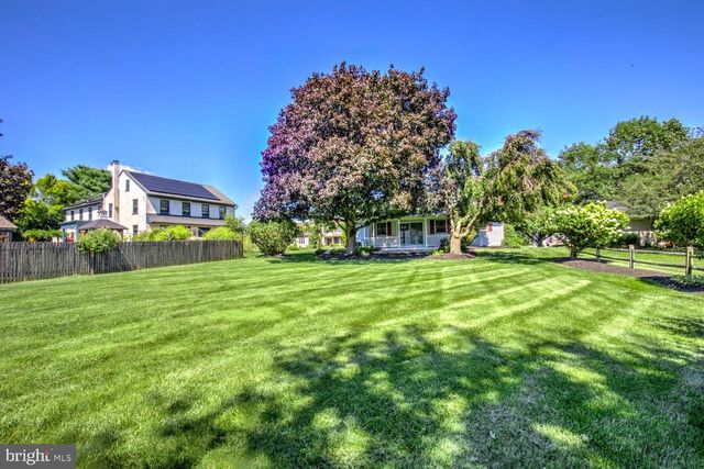 834 LAKEVIEW DR, Lancaster, PA 17601