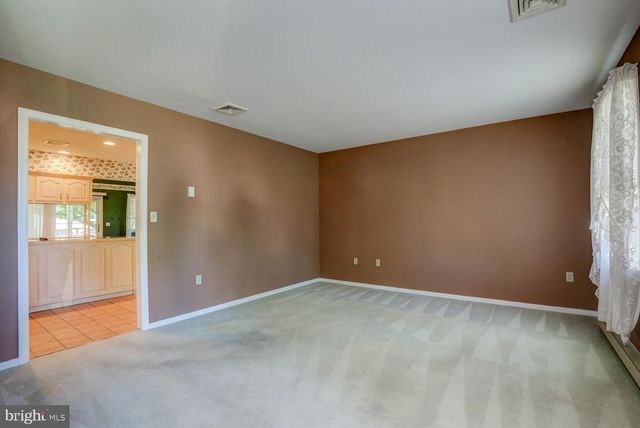 834 LAKEVIEW DR, Lancaster, PA 17601