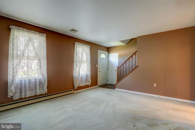 834 LAKEVIEW DR, Lancaster, PA 17601