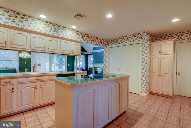 834 LAKEVIEW DR, Lancaster, PA 17601