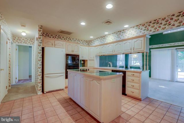 834 LAKEVIEW DR, Lancaster, PA 17601