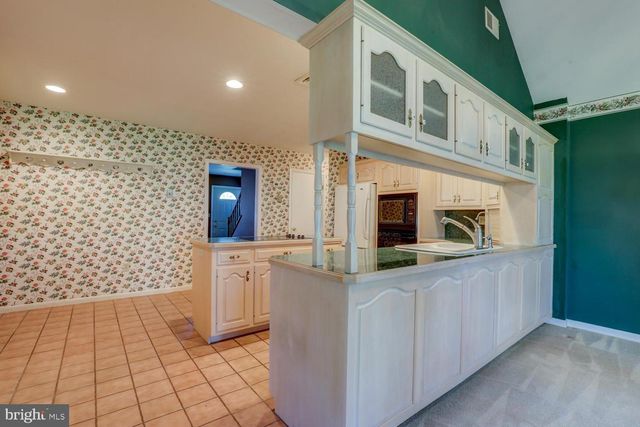 834 LAKEVIEW DR, Lancaster, PA 17601