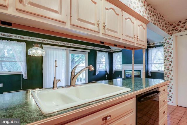 834 LAKEVIEW DR, Lancaster, PA 17601