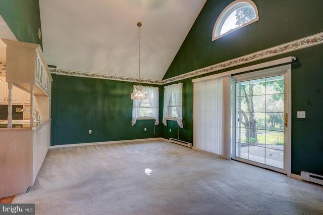 834 LAKEVIEW DR, Lancaster, PA 17601