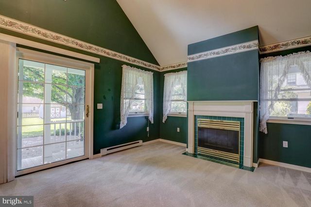 834 LAKEVIEW DR, Lancaster, PA 17601