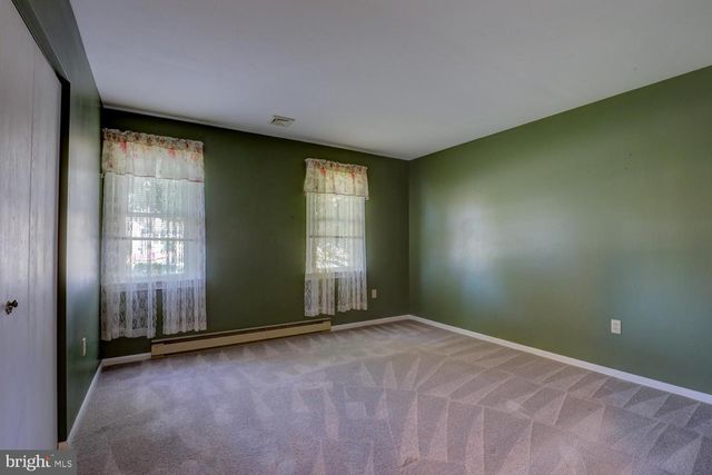 834 LAKEVIEW DR, Lancaster, PA 17601